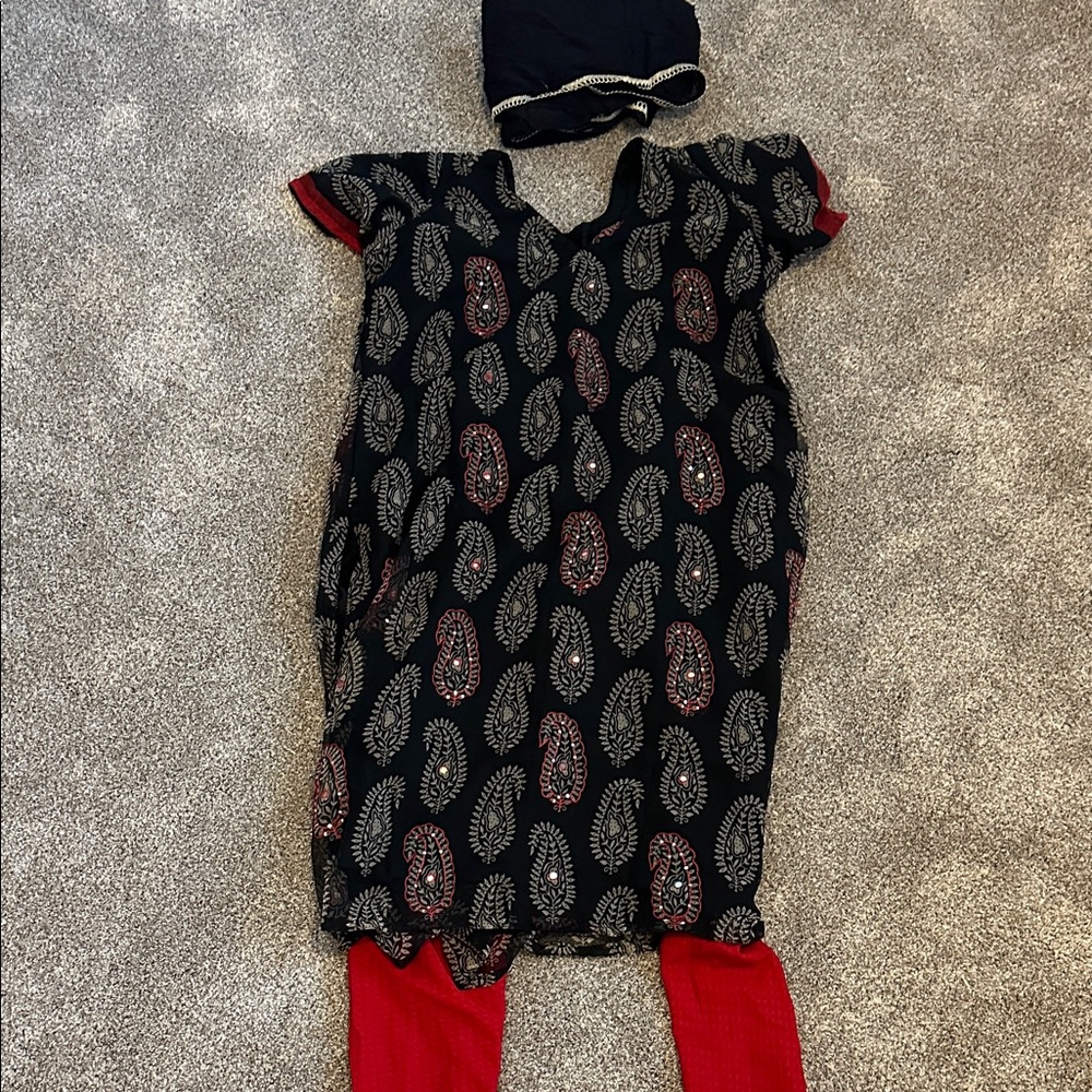 Black and Red Paisley Dress Tunic with scarf. punjambi. Made in India.